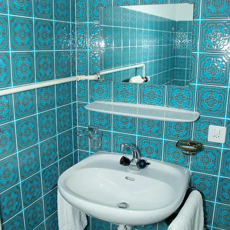 Chamanna Hotel 2*