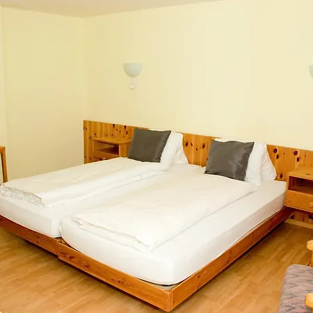 Hotel Chamanna 2*
