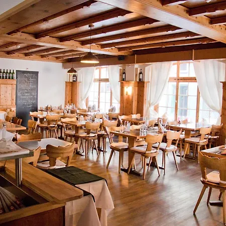 Отель Chamanna 2*